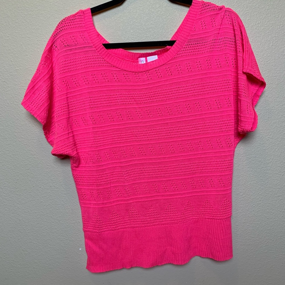 Confess hot pink knit short sleeve shirt medium